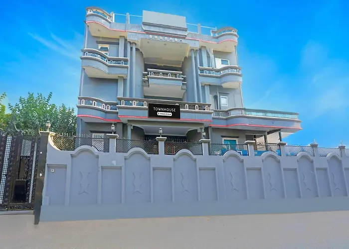 Super Townhouse Vijay Khand Gomti Nagar