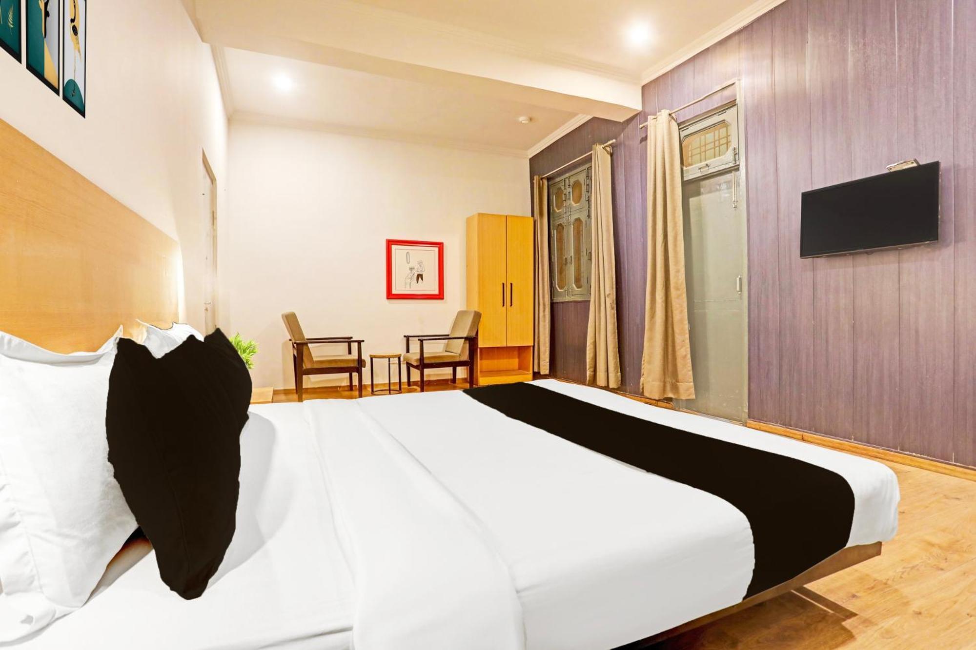 Super Townhouse Vijay Khand Gomti Nagar 4* Lucknow