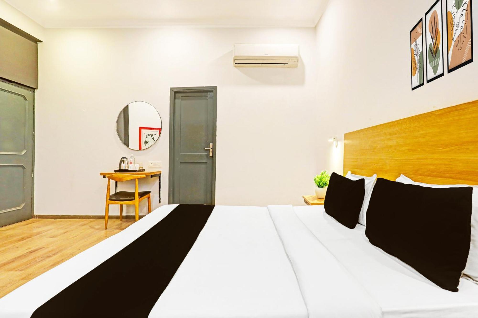 Super Townhouse Vijay Khand Gomti Nagar Hotel