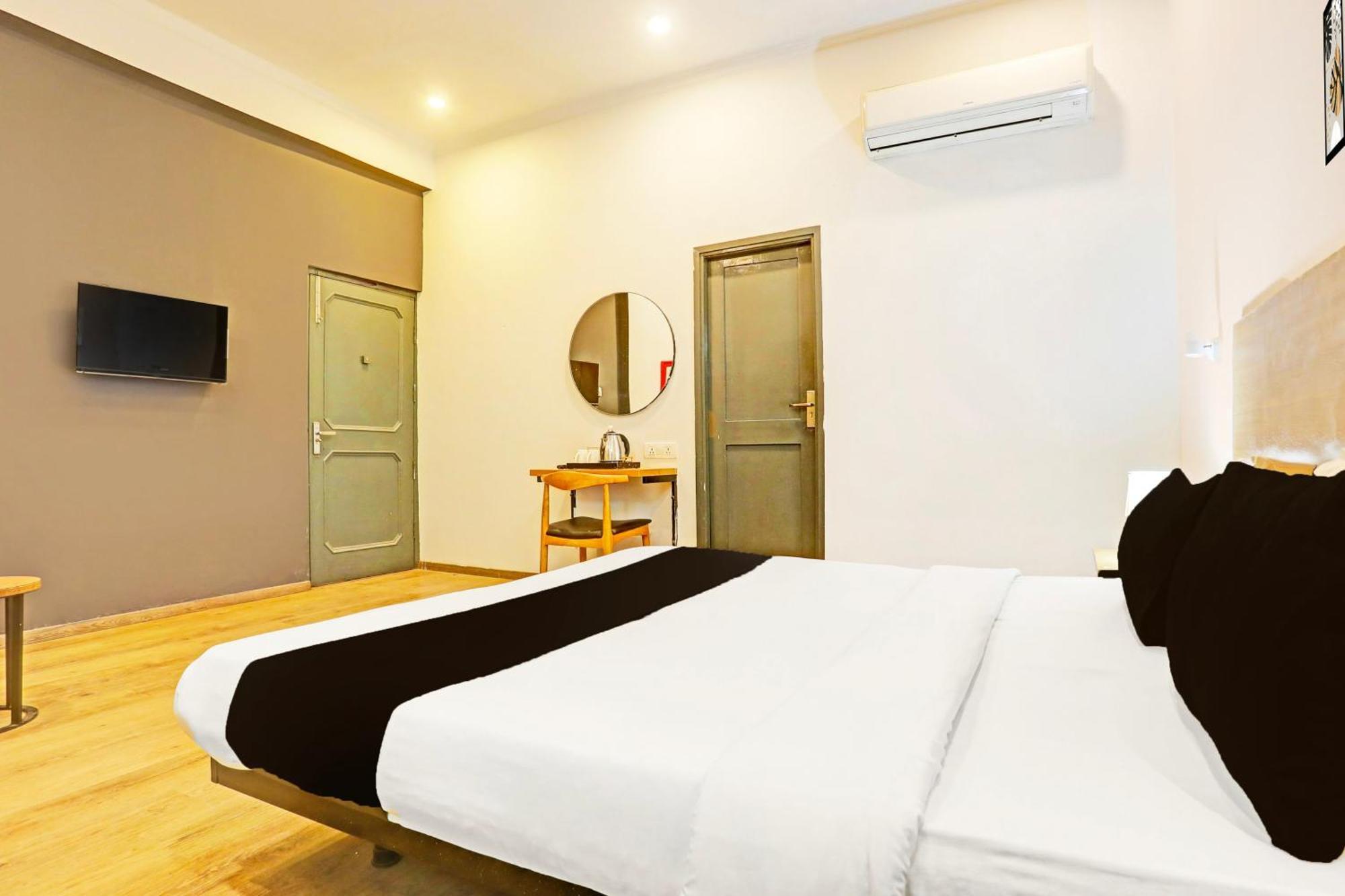 Super Townhouse Vijay Khand Gomti Nagar Hotel