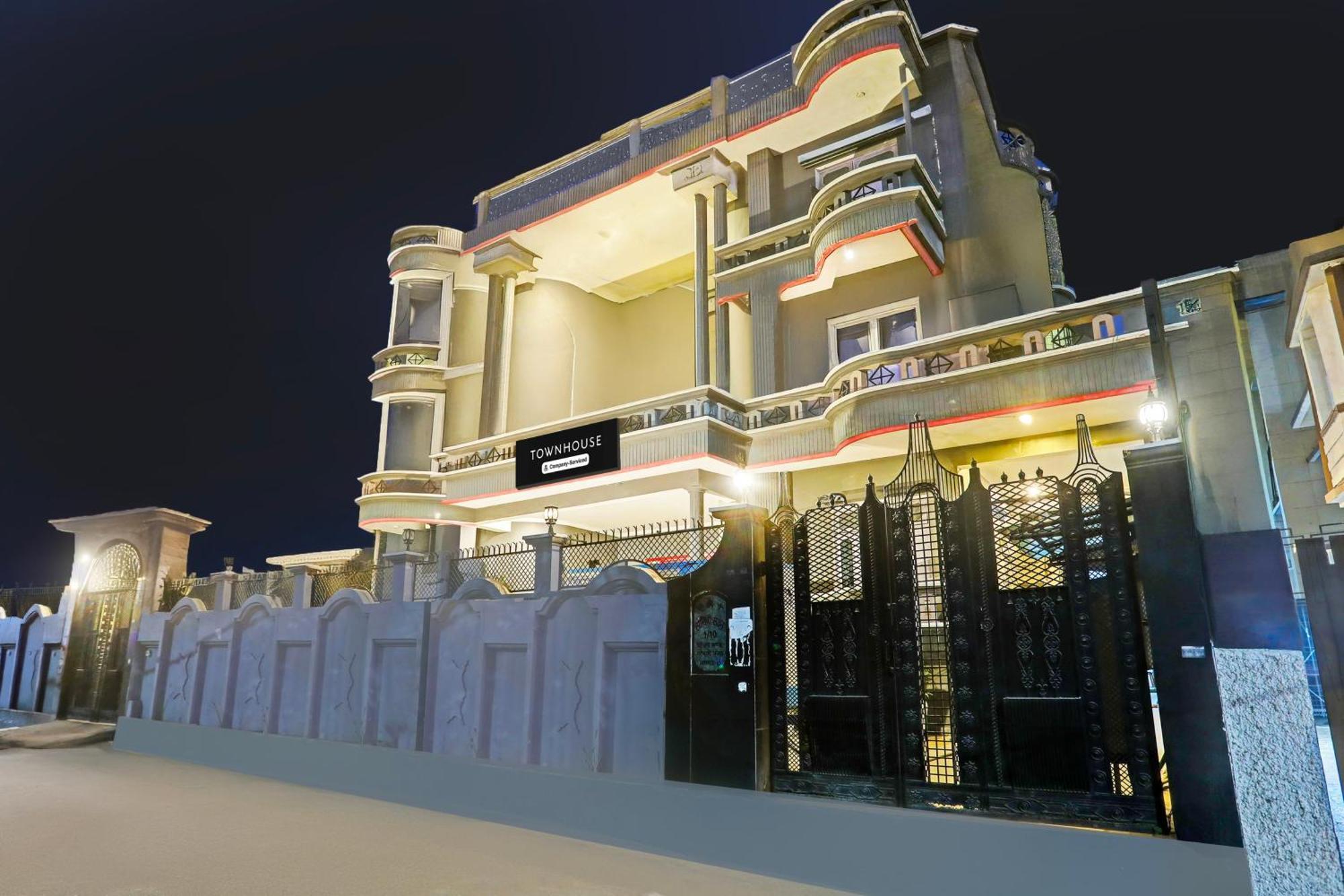 Super Townhouse Vijay Khand Gomti Nagar 4* Lucknow