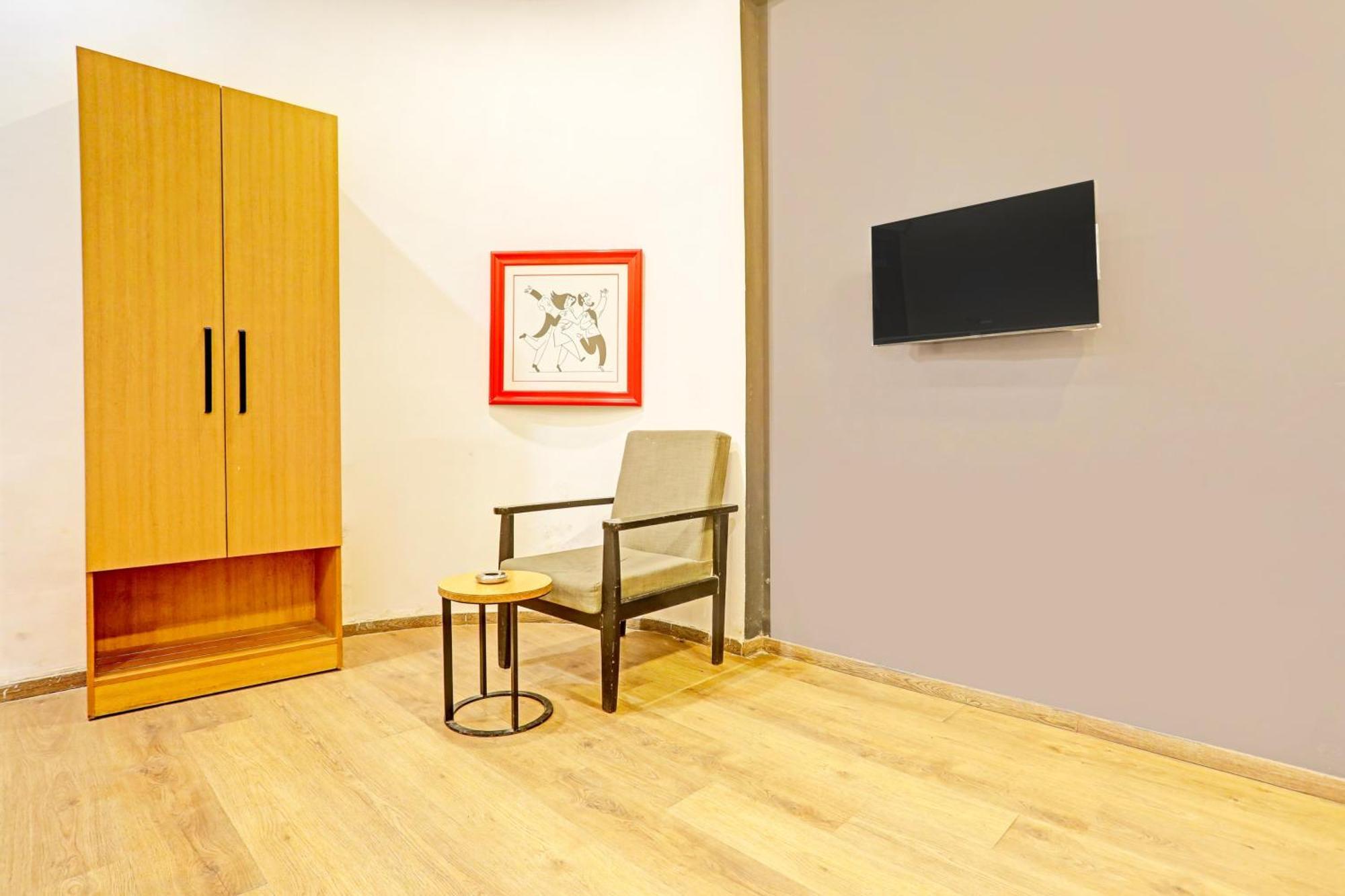 Super Townhouse Vijay Khand Gomti Nagar Hotel