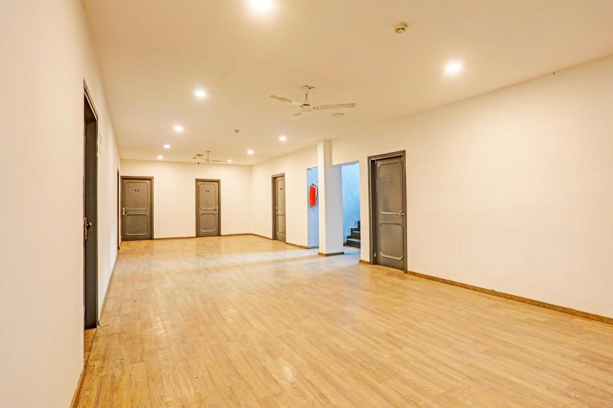 Super Townhouse Vijay Khand Gomti Nagar Hotel 4*
